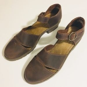 GH. Bass & Co Women’s Closed Toe Sandal with Strap